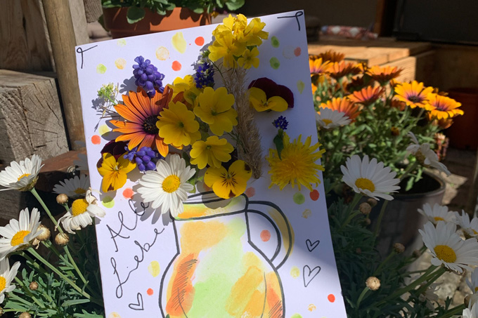 Selbstgemachte Blumenkarte zum Verschenken - Foto: Melanie Frank